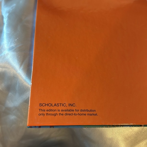 Disney Pixar “Finding Nemo” Hardback book.  Only distributed by Scholastic - Picture 2 of 3